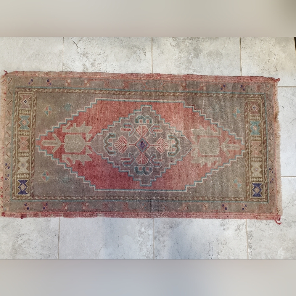 Vintage Geometric Patterned Rug From Turkey - Picture 1 of 2